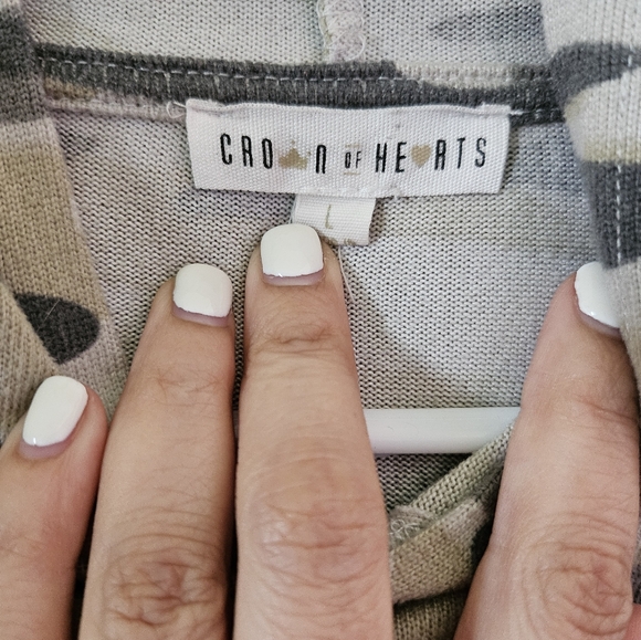 Crown of Hearts Camo Lightweight Hoodie - Picture 3 of 4